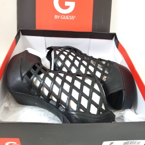 G by GUESS Platform Heels. NEW IN THEIR ORIGINAL SHOE BOX - Picture 5 of 7